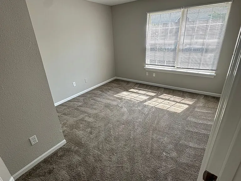 Coral Club Apartments — Photo 38