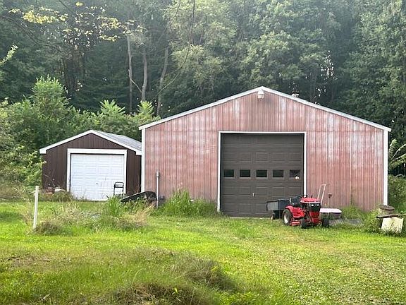 4th image of 10425 Three Mile Rd