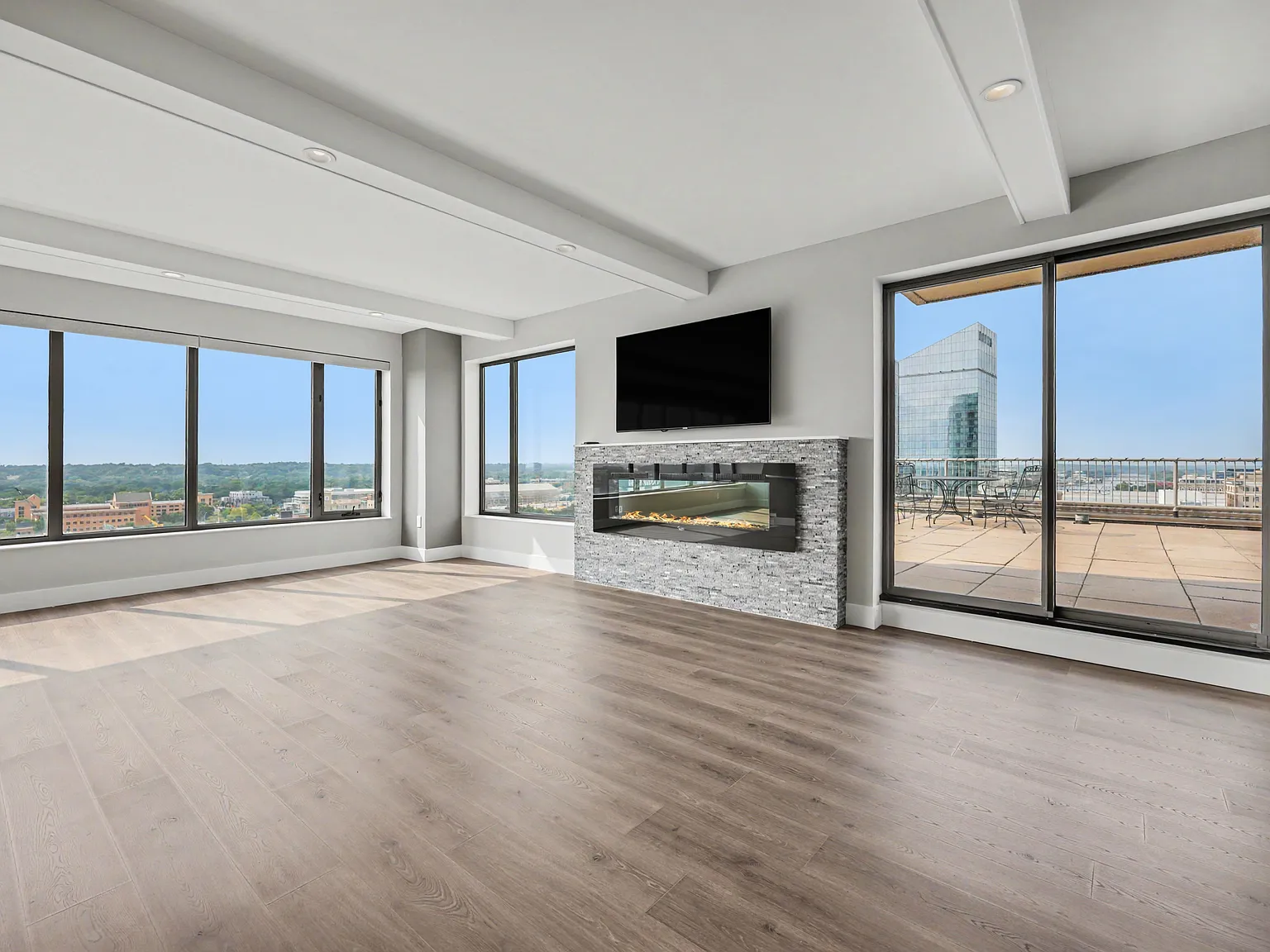 1 bed, 1100 sqft, $3,995 — Photo 1