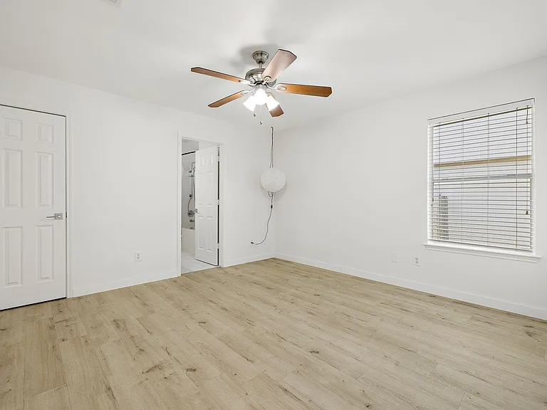 218 Altamont St — Photo 11