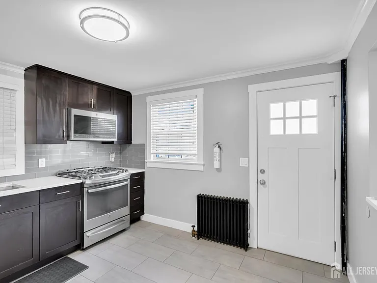 20 Burnet St — Photo 12