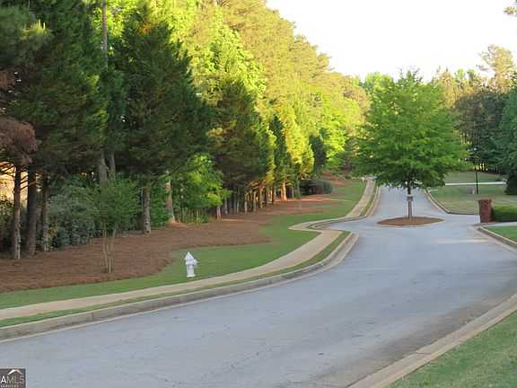 5th image of 2205 Crescent Walk