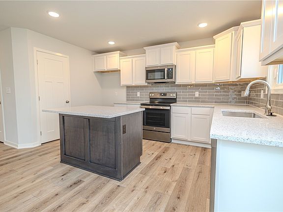 2nd image of 621 NE Meadow Landing Dr