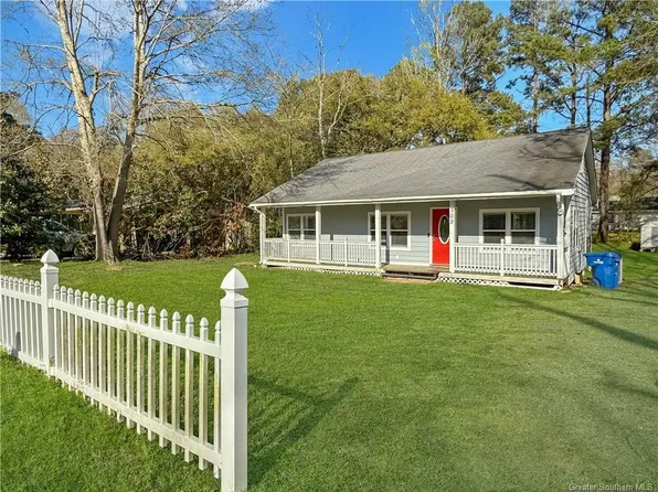 303 Knapp St, Leesville, LA 71446