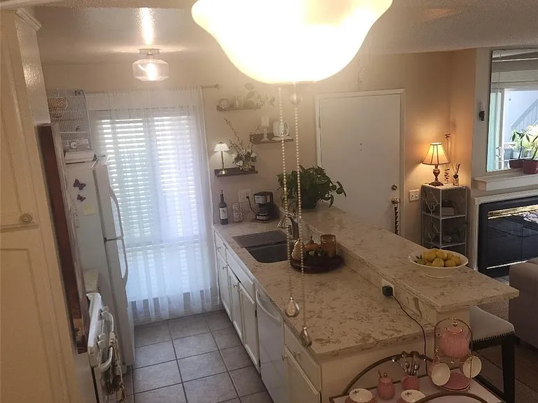 2821 S Fairview St #A — Photo 9