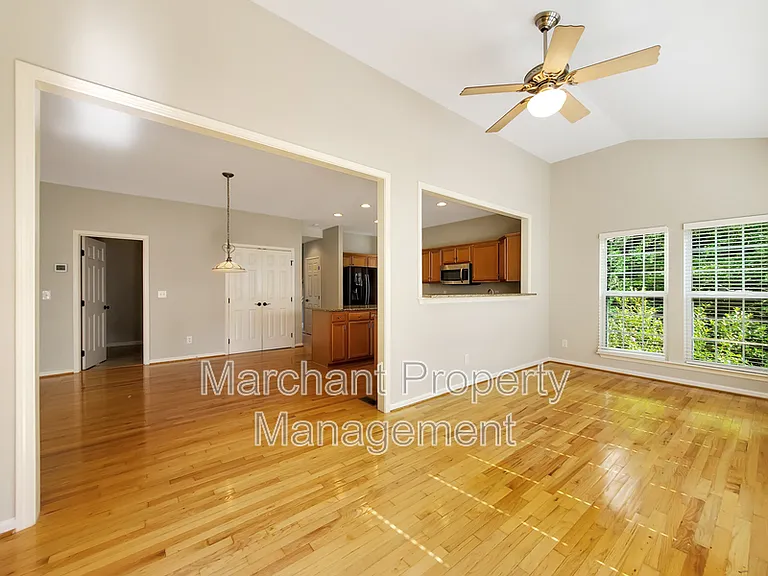 15 Silverthorn Ct — Photo 22