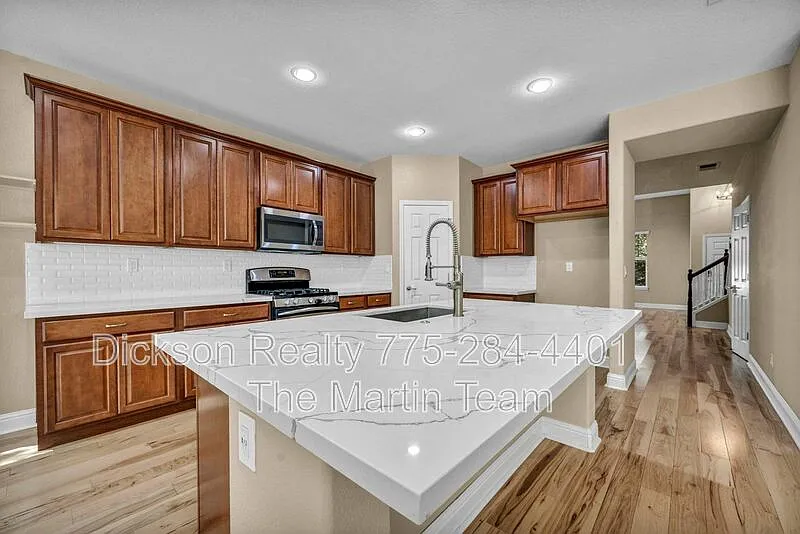 4 bed, 2.5 bath, 2695 sqft, $3,395 — Photo 2
