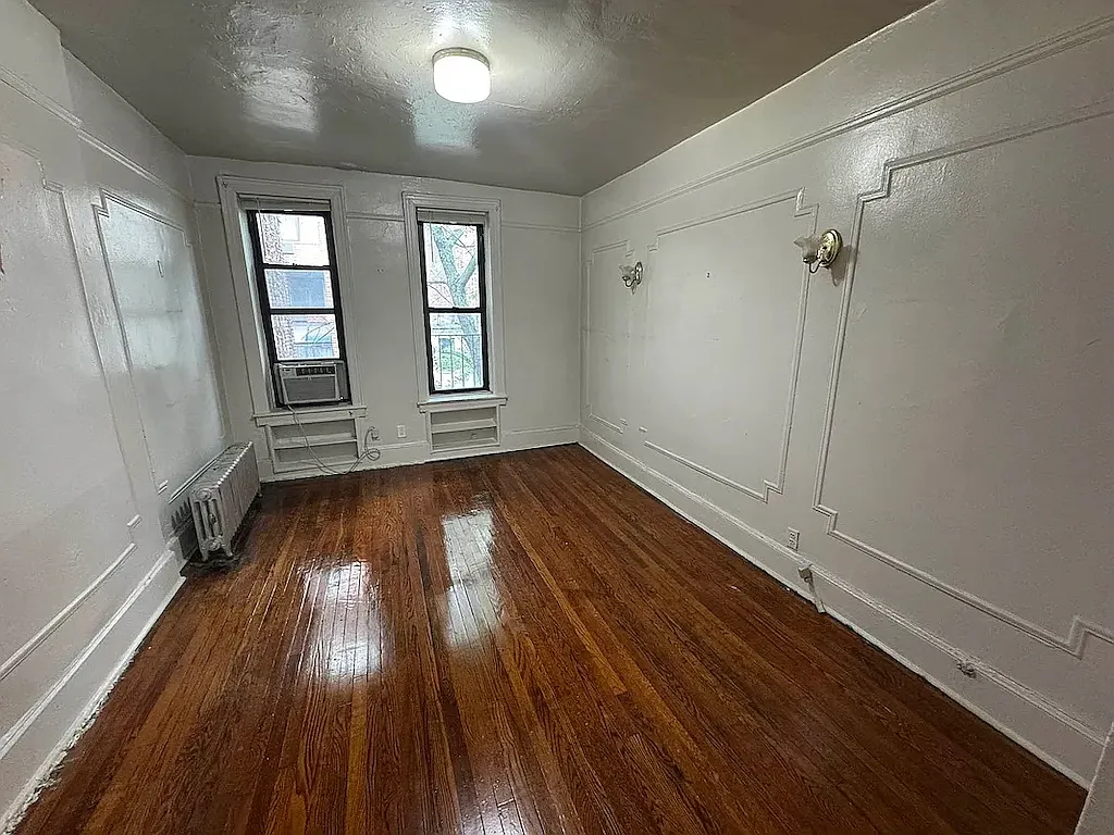 Building Photo - E 178th St