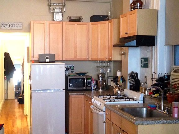 2nd image of 205 W 84th St APT 4B