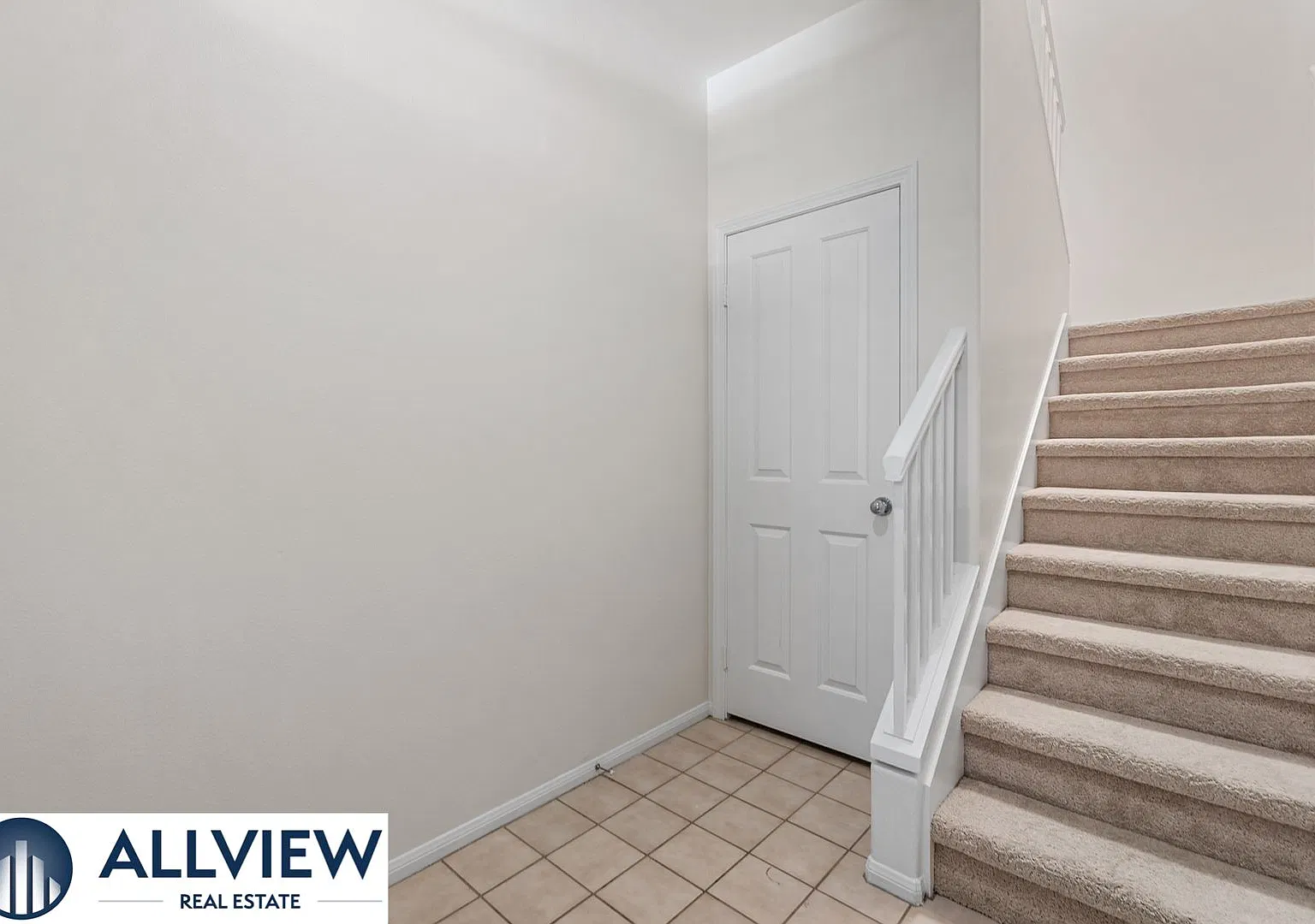 Beautiful townhouse located in the highly desirable area of Westpark in Irvine! — Photo 3