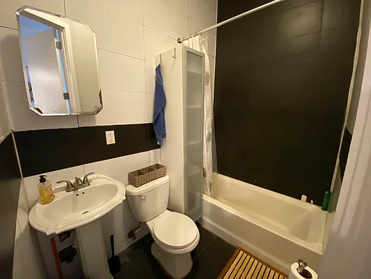 Rented by Premier Metro Realty Corp | media 26