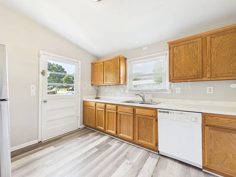 622 Christopher St — Photo 11