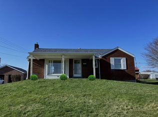 1282 Meadow Dr, Aliquippa, PA