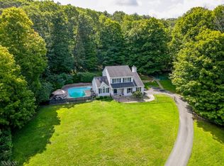 8 Maple Pl, Andover, NJ 07821