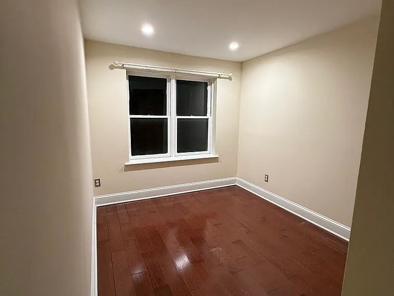 126 E Montgomery St — Photo 16