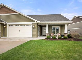 1345 Prairie Lake Cir UNIT 6, Neenah, WI 54956