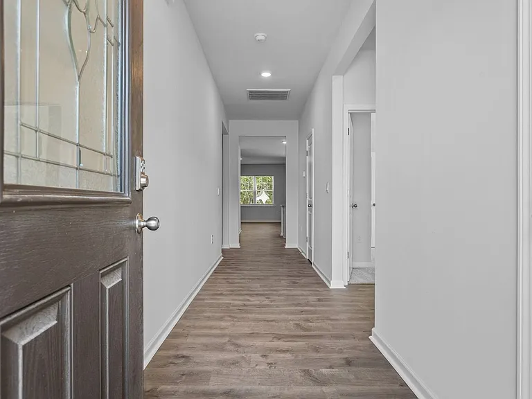 284 Robert Pl — Photo 9