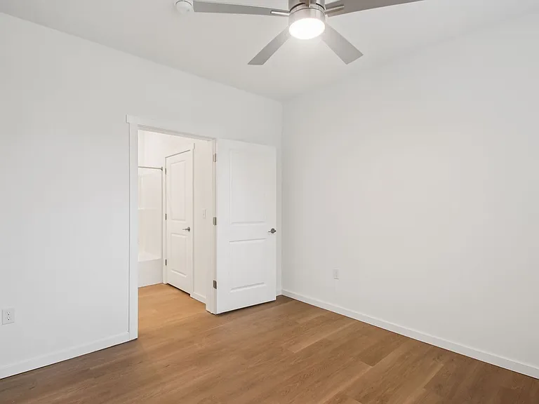 Portland Place Apartments — Photo 113