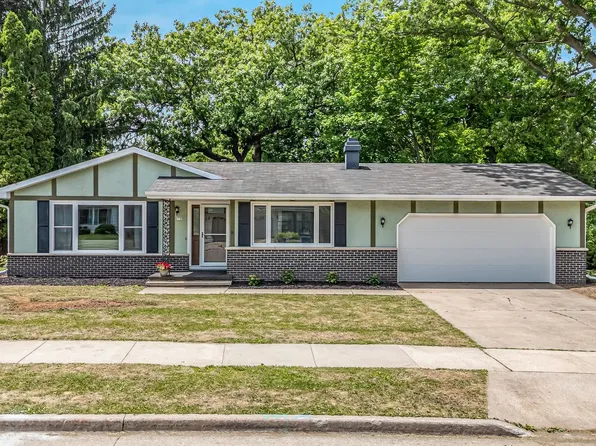 1735 Arlington Dr, Oshkosh, WI 54904