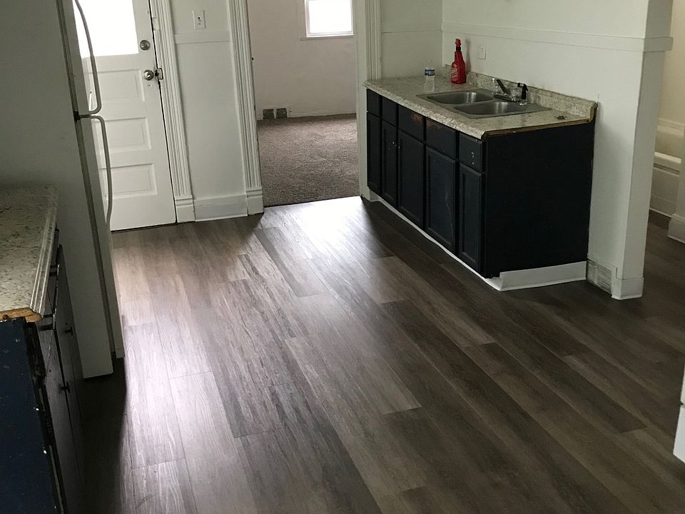 2nd image of 550 W 5th St #1