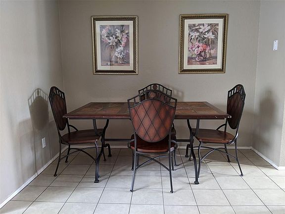 4th image of 2218 Holly Ln