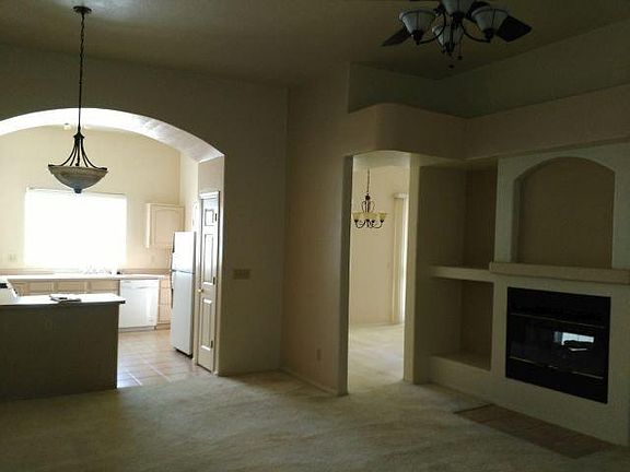 5th image of 524 E Wine Plum Dr