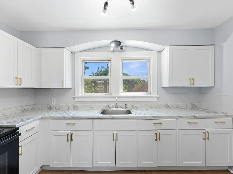 7 Elizabeth St #3 — Photo 2