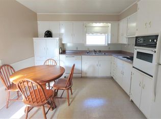 105 Clover Ln, Palestine, TX 75803