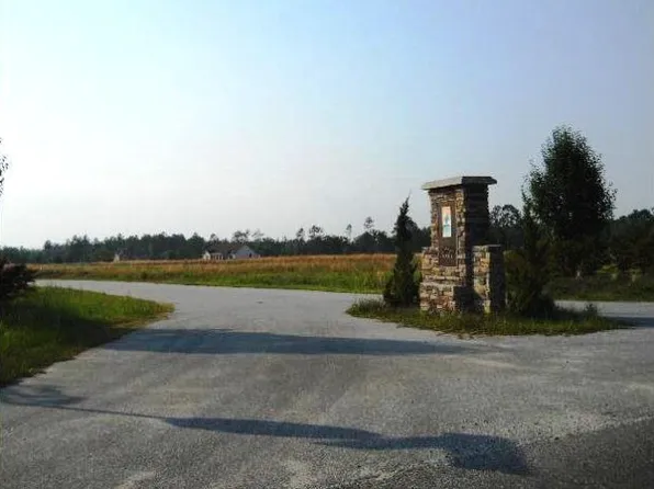 107 Harper Ln, Brunswick, GA 31523