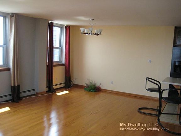 4th image of 1707 N Prospect Ave Unit 14E