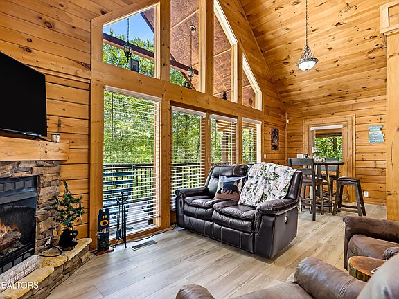 5th image of 3447 Dogwood Cir