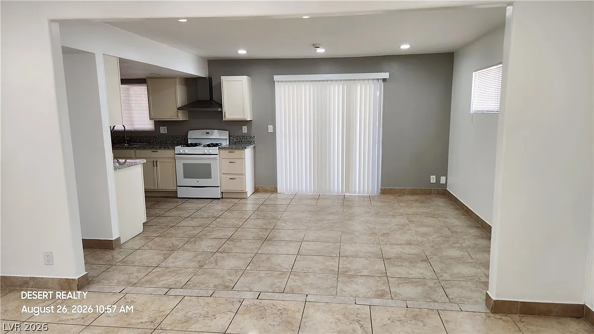 3 bed, 1372 sqft, $1,801 — Photo 4