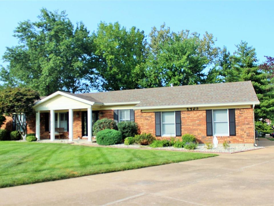 1st image of 4423 Carriage Trace Dr