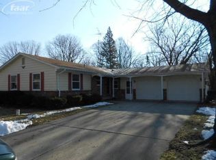 2340 Pineview Ct, Flushing, MI 48433