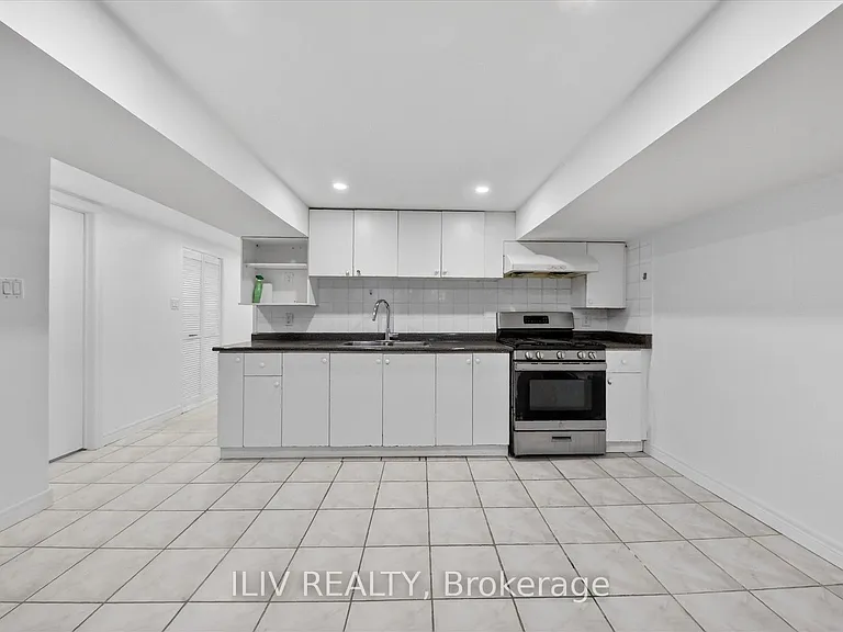11 Leeswood Cres #BASEMENT — Photo 5