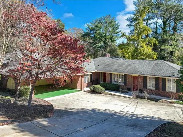 1502 Blue Ridge Dr NE, Gainesville, GA 30501