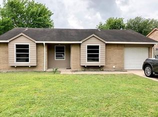 104 Brigadoon Ln, Friendswood, TX 77546