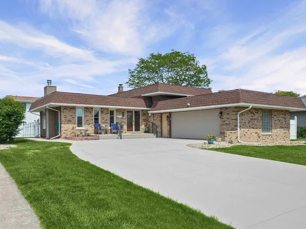 1045 Heather Ln, Munster, IN 46321