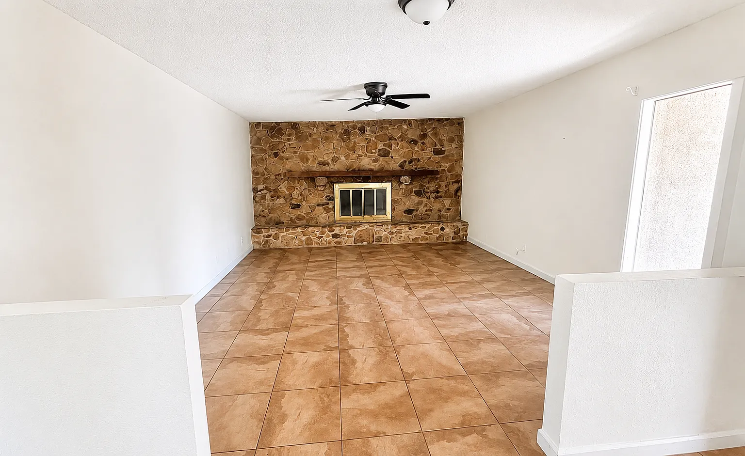 4 bed, 1598 sqft, $2,400 — Photo 2