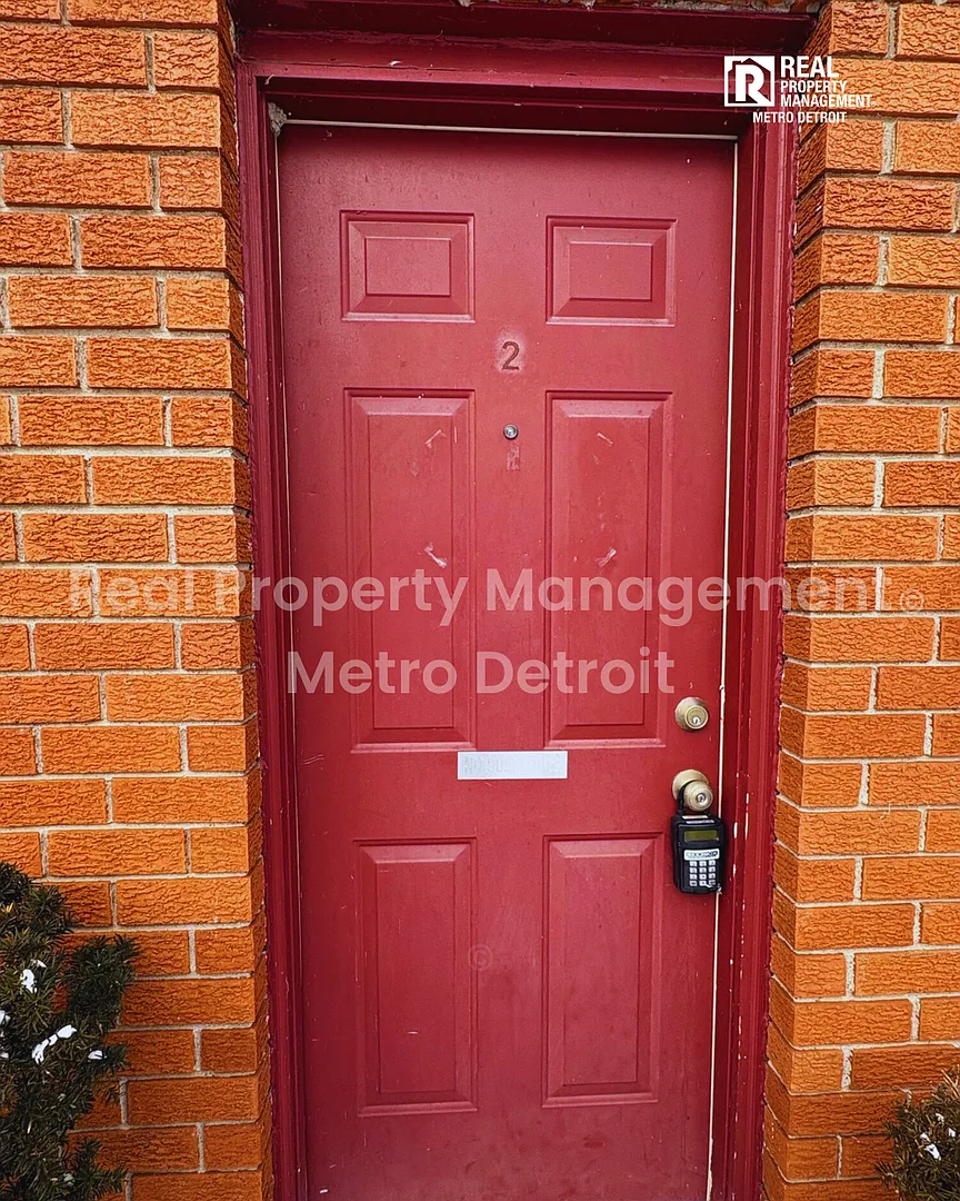 36247 Hathaway St — Photo 2