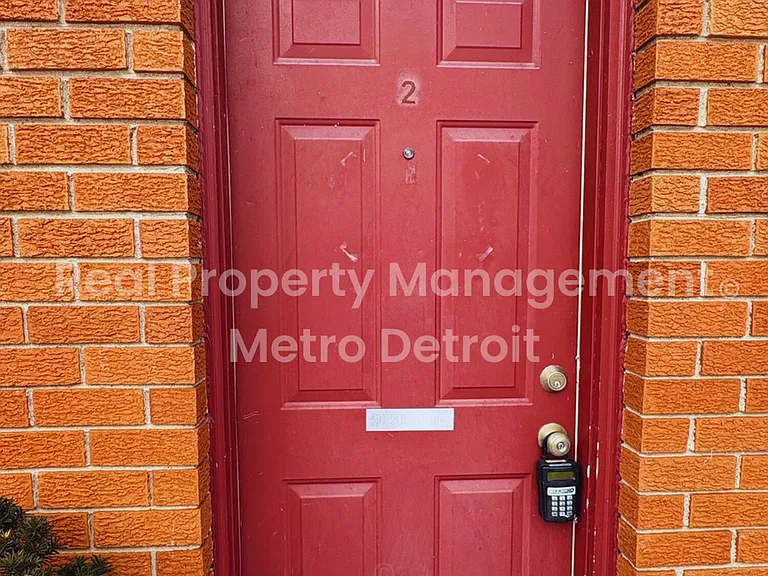 36247 Hathaway St — Photo 2