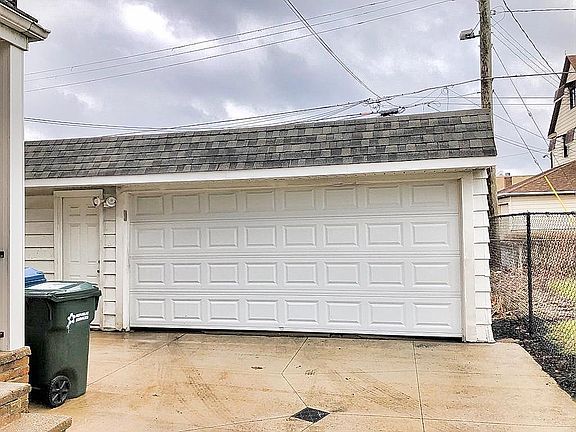 3rd image of 3441 Brookview Blvd