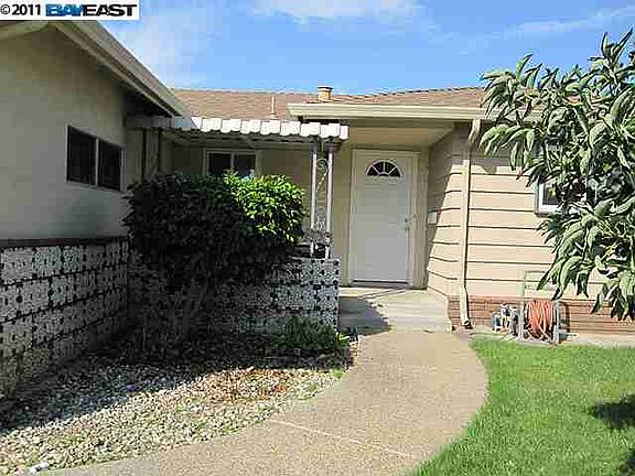 2nd image of 2537 Nevada St