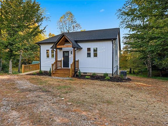 2nd image of 625 Gunters Hill Rd