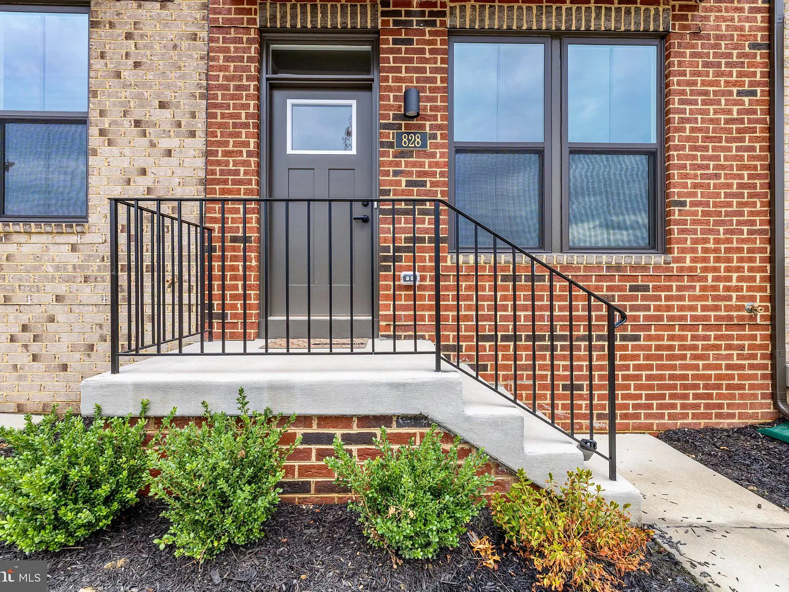 3 bed, 5.0 bath, 1995 sqft, $4,000 — Photo 4