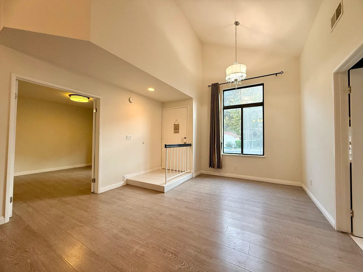 3 bed, 1506 sqft, $3,700 — Photo 2
