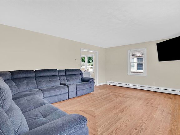 4th image of 53 Ellerton St