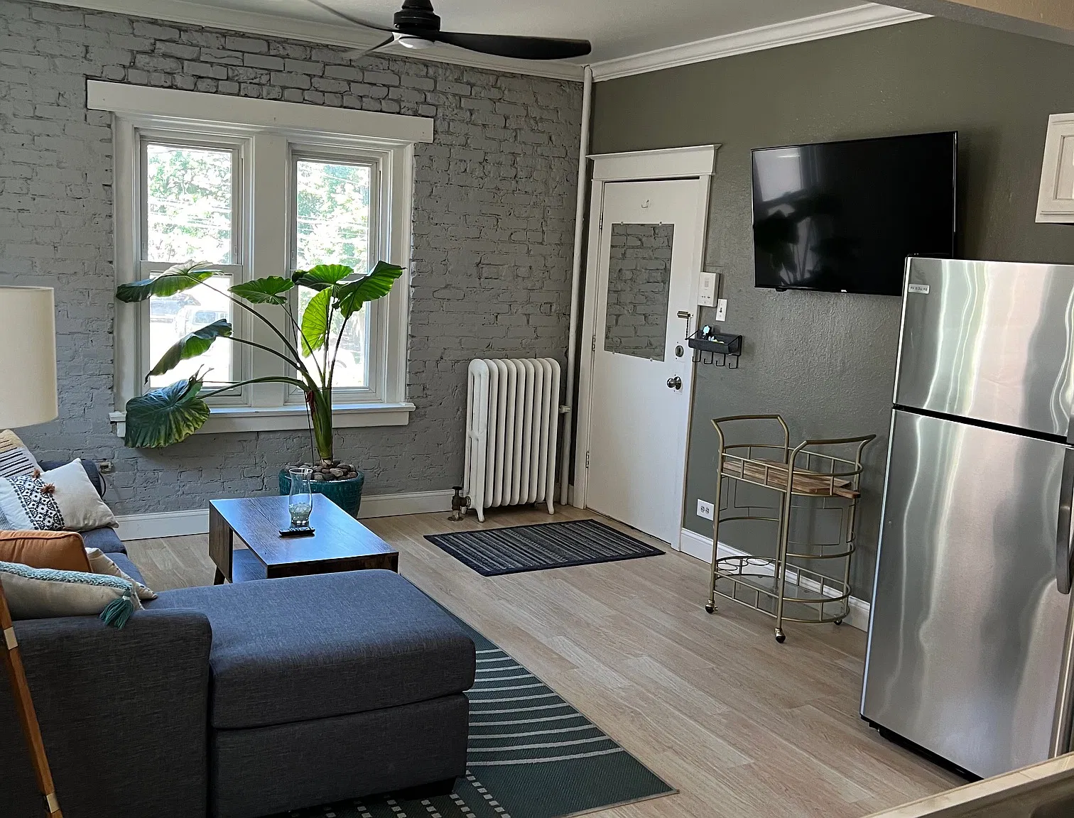 1 bed, 565 sqft, $1,900 — Photo 1