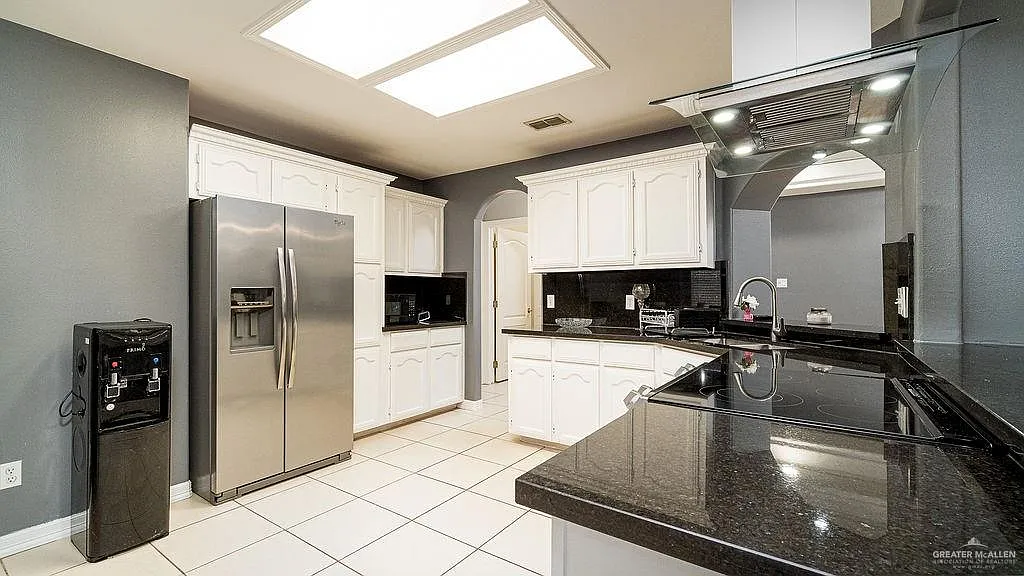 3 bed, 2.0 bath, 1569 sqft, $1,700 — Photo 3