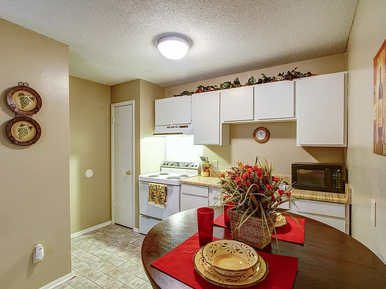 Summer Tree Apartment — Photo 3